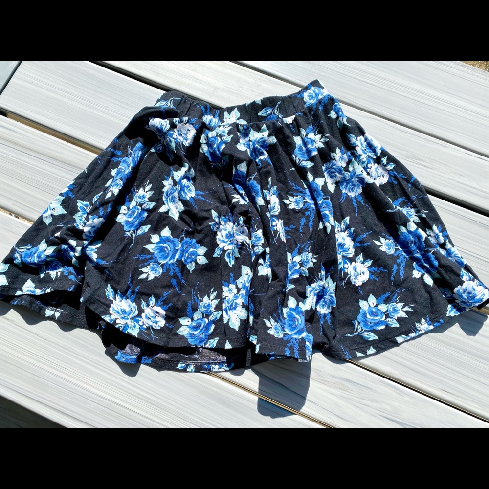 Lauren Conrad Flower pattern skirt